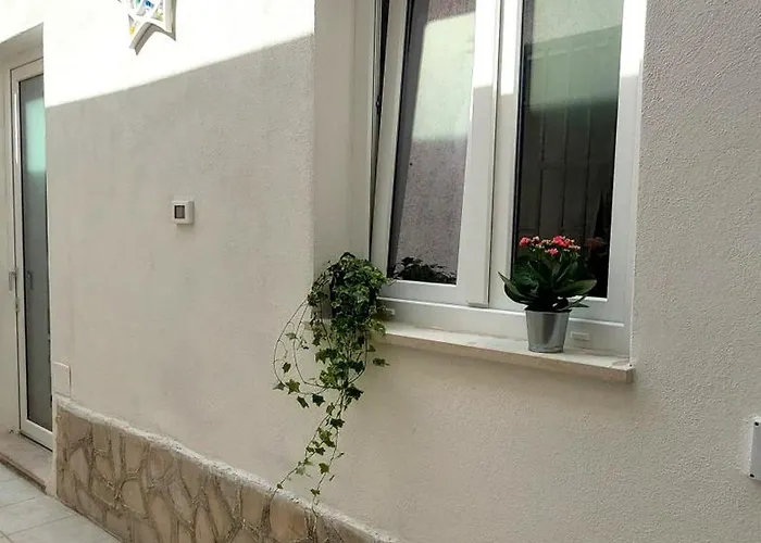 Solaria בית הארחה 3*